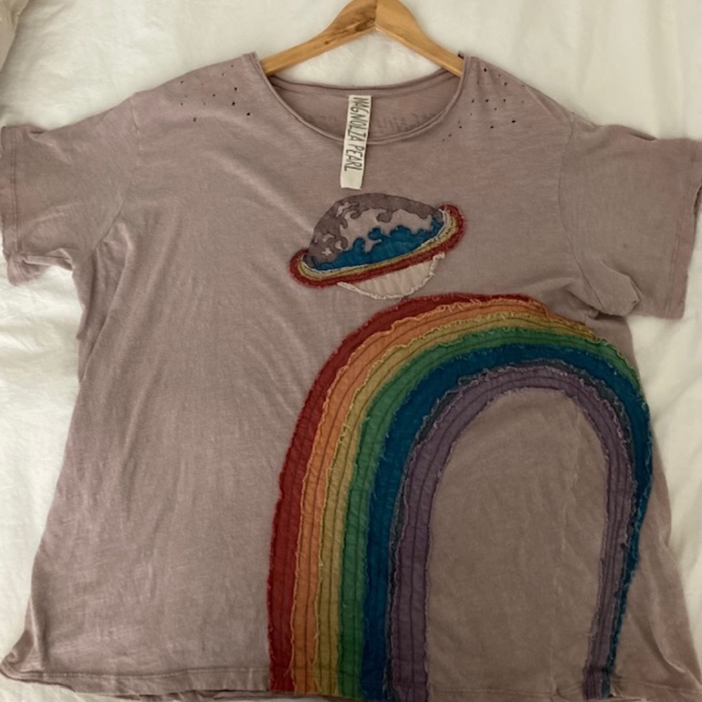 Magnolia Pearl Orbit T ~ NWOT